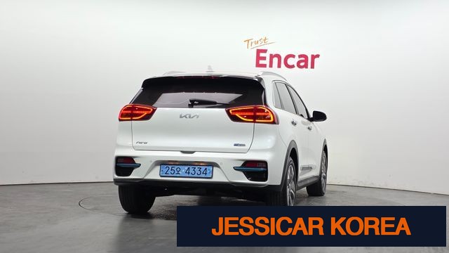 2022 Kia Niro EV - Thumbnail 2