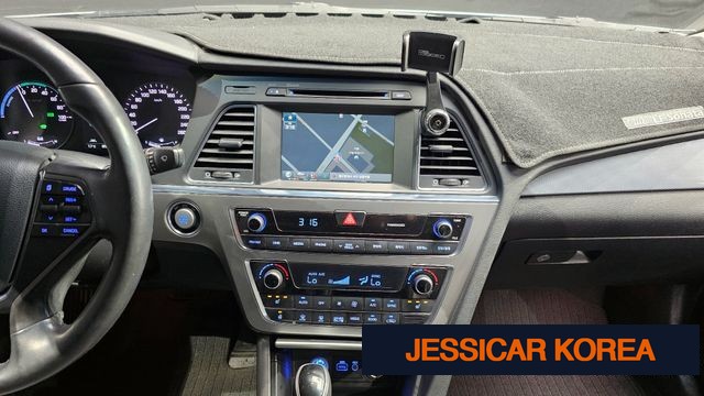 2015 Hyundai LF Sonata Hybrid - Thumbnail 5