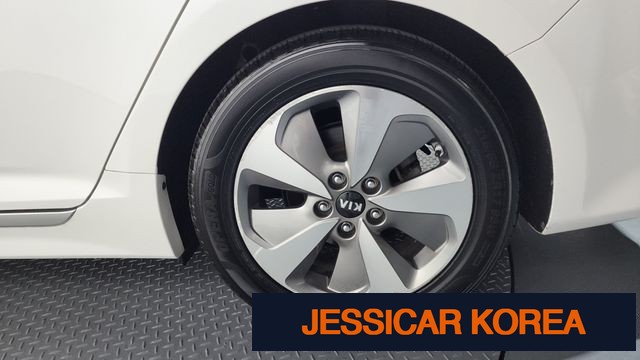 2015 Kia K5 Hybrid - Thumbnail 9