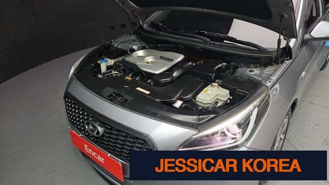2016 Hyundai LF Sonata Hybrid - Thumbnail 2