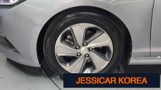 2016 Hyundai LF Sonata Hybrid - Thumbnail 6