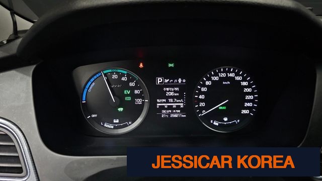 2016 Hyundai LF Sonata Hybrid - Thumbnail 7