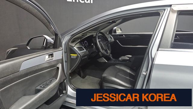 2016 Hyundai LF Sonata Hybrid - Thumbnail 9