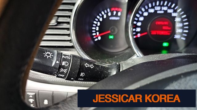 2011 Kia K5 - Thumbnail 2