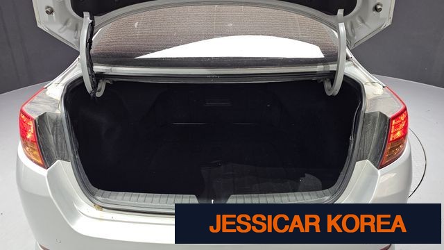 2011 Kia K5 - Thumbnail 4