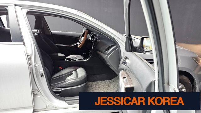 2011 Kia K5 - Thumbnail 17