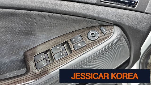 2011 Kia K5 - Thumbnail 19