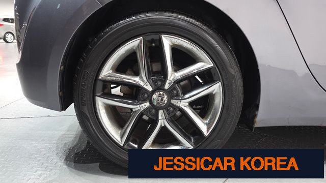 2012 Hyundai Veloster - Thumbnail 18