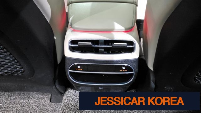 2021 Genesis GV70 - Thumbnail 13