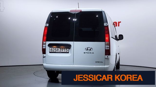 2022 Hyundai Staria - Thumbnail 2