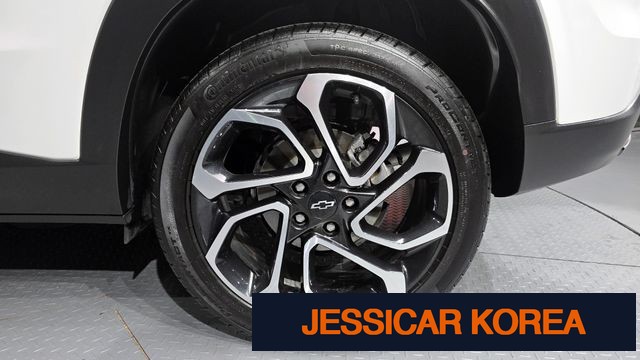 2025 Chevrolet Trax Crossover - Thumbnail 2