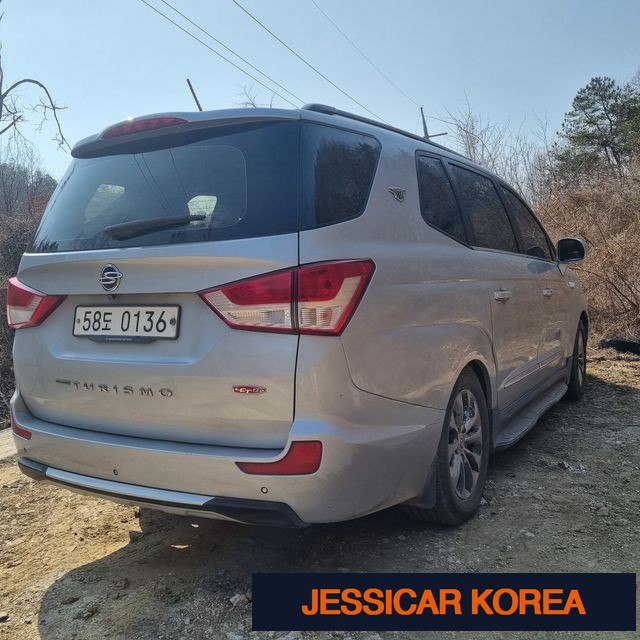2016 KG Mobility Korando Turismo - Thumbnail 2