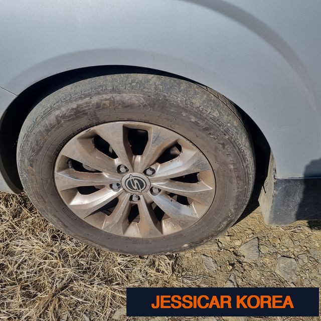 2016 KG Mobility Korando Turismo - Thumbnail 3