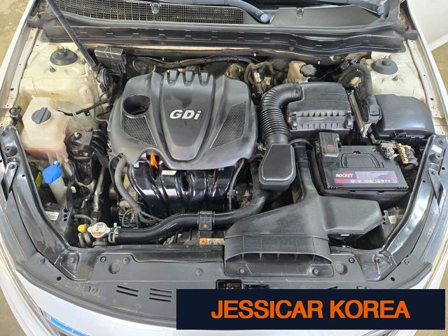 2011 Kia K5 - Thumbnail 2