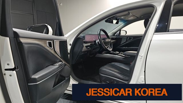 2022 Kia K8 - Thumbnail 2