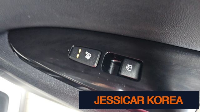 2022 Kia Sportage 5th Gen - Thumbnail 3