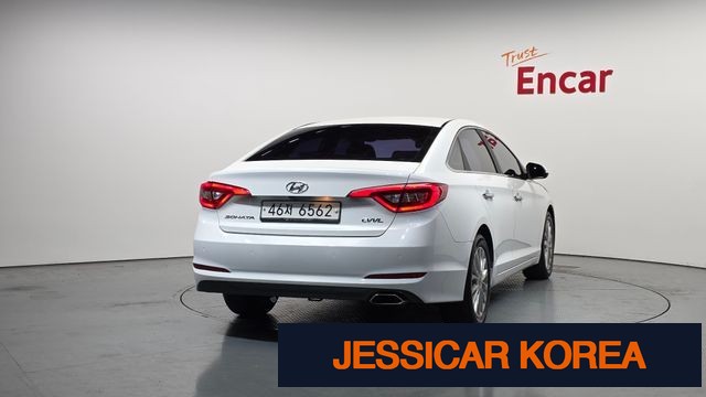 2015 Hyundai LF Sonata - Thumbnail 11