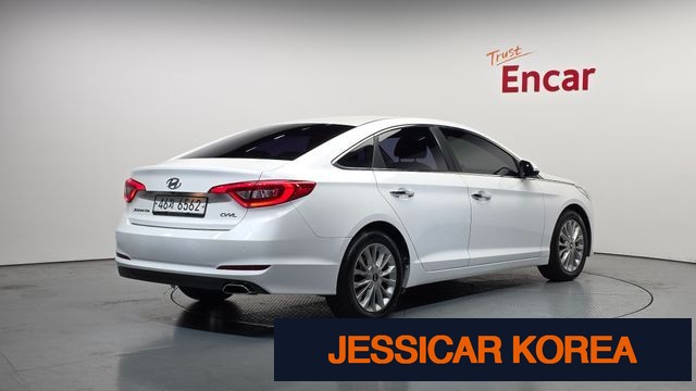 2015 Hyundai LF Sonata - Thumbnail 18