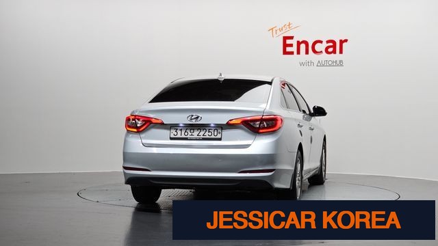 2015 Hyundai LF Sonata - Thumbnail 16
