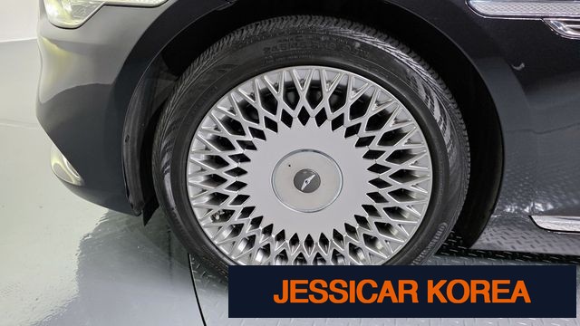 2019 Genesis G90 - Thumbnail 13