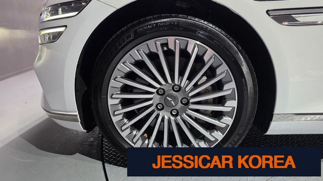 2022 Genesis Electrified G80 (RG3) - Thumbnail 10