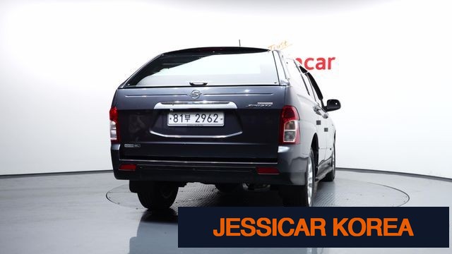 2013 KG Mobility Korando Sports - Thumbnail 2