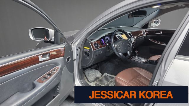 2013 Hyundai Genesis - Thumbnail 2