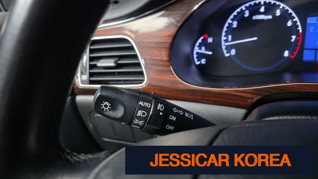 2013 Hyundai Genesis - Thumbnail 3