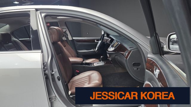 2013 Hyundai Genesis - Thumbnail 8