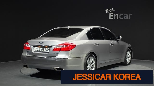2013 Hyundai Genesis - Thumbnail 10