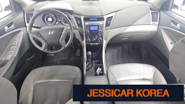 2011 Hyundai YF Sonata - Thumbnail 3