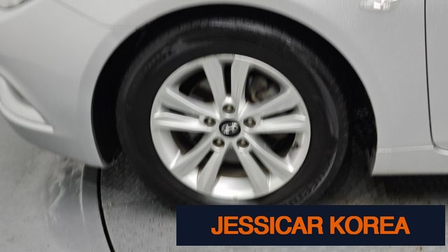 2011 Hyundai YF Sonata - Thumbnail 6