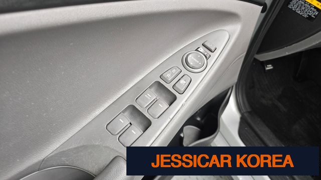 2011 Hyundai YF Sonata - Thumbnail 9