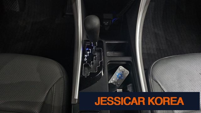 2011 Hyundai YF Sonata - Thumbnail 12