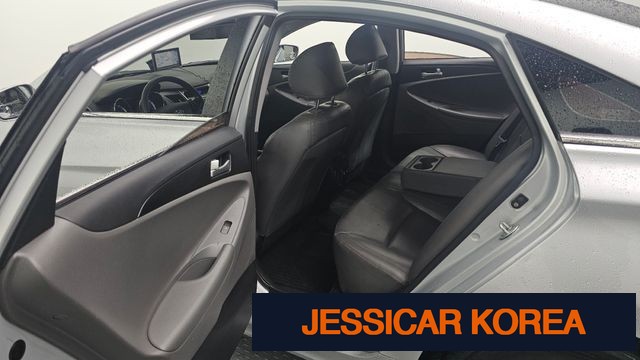 2011 Hyundai YF Sonata - Thumbnail 19