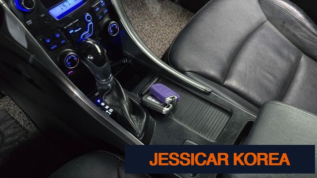 2012 Hyundai YF Sonata - Thumbnail 3