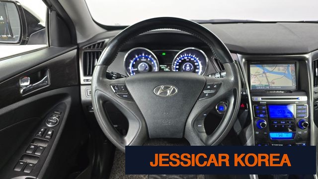 2012 Hyundai YF Sonata - Thumbnail 4