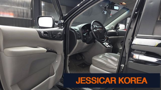 2012 Kia Carnival R - Thumbnail 2