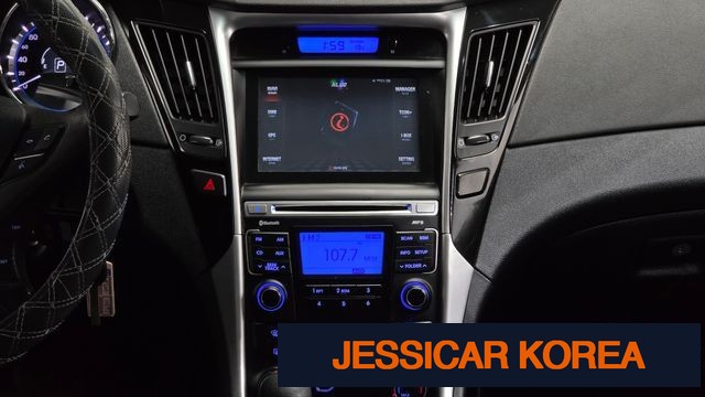 2011 Hyundai YF Sonata - Thumbnail 3