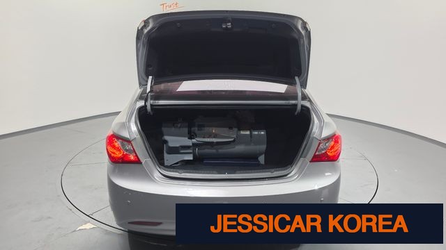 2011 Hyundai YF Sonata - Thumbnail 4