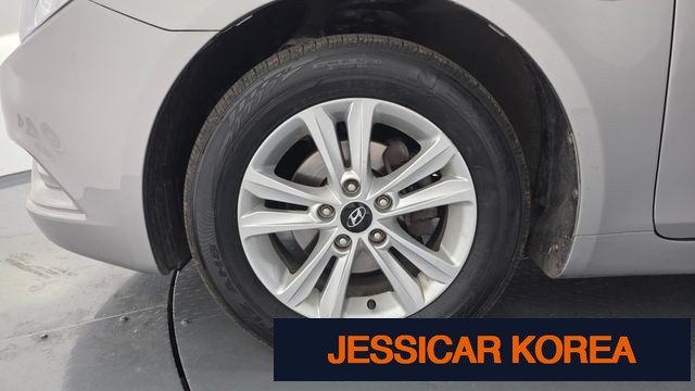 2011 Hyundai YF Sonata - Thumbnail 5