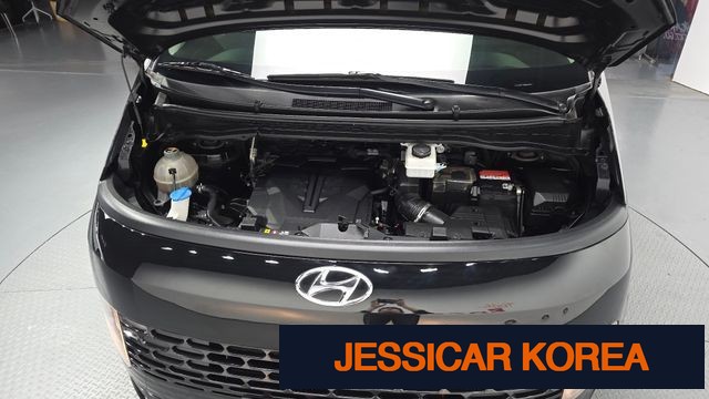 2022 Hyundai Staria - Thumbnail 2