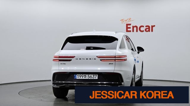 2025 Genesis GV70 - Thumbnail 11