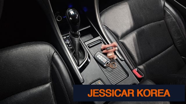 2012 Hyundai YF Sonata - Thumbnail 2
