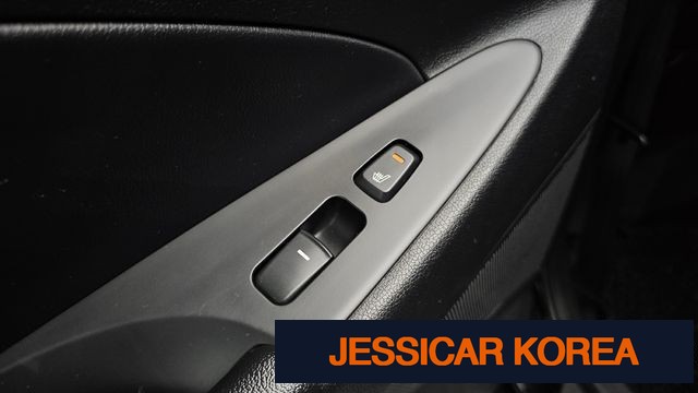 2012 Hyundai YF Sonata - Thumbnail 3