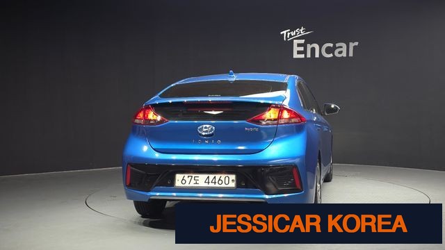 2017 Hyundai Ioniq Hybrid - Thumbnail 4