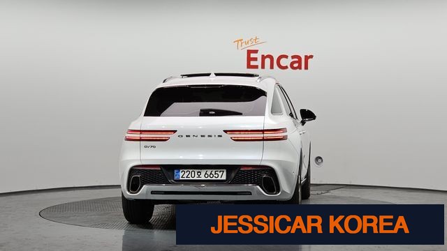2023 Genesis GV70 - Thumbnail 13