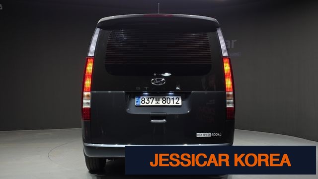 2023 Hyundai Staria - Thumbnail 9