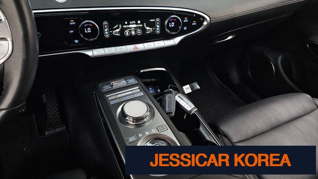 2021 Genesis GV70 - Thumbnail 12