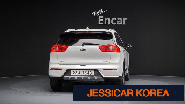 2017 Kia Niro - Thumbnail 11